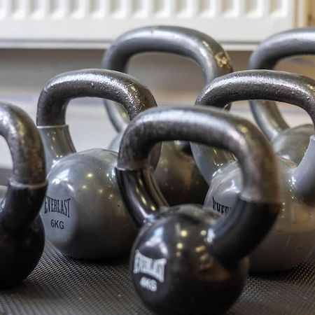 The Wellness Lodge- Gym, Table Tennis, Cinema, Parking And More! Bath Ngoại thất bức ảnh