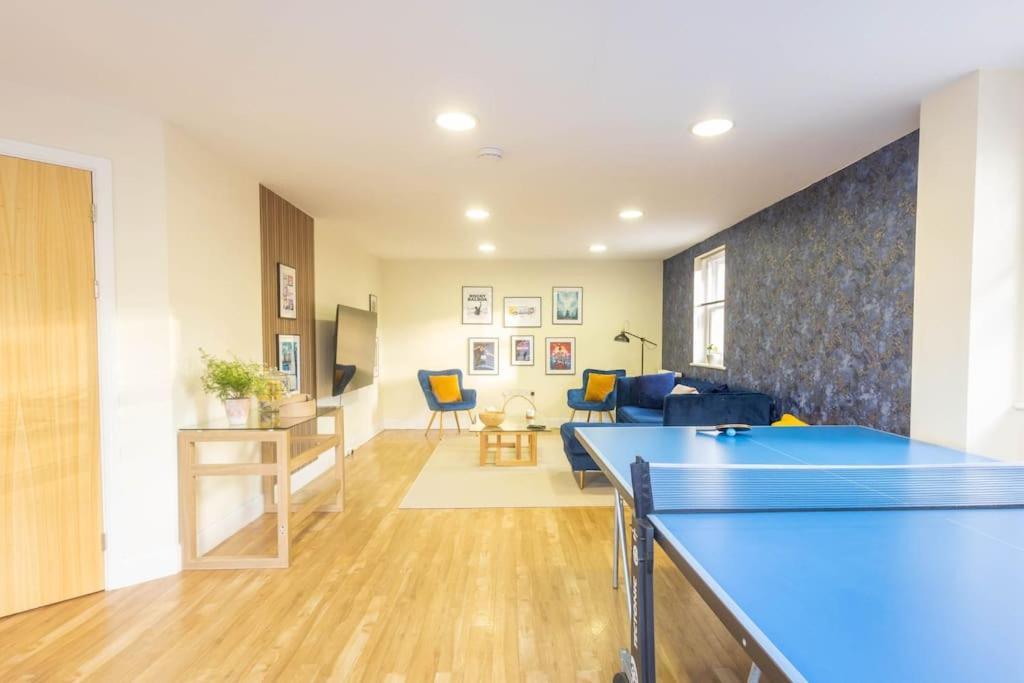The Wellness Lodge- Gym, Table Tennis, Cinema, Parking And More! Bath Ngoại thất bức ảnh