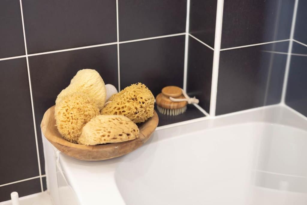 The Wellness Lodge- Gym, Table Tennis, Cinema, Parking And More! Bath Ngoại thất bức ảnh