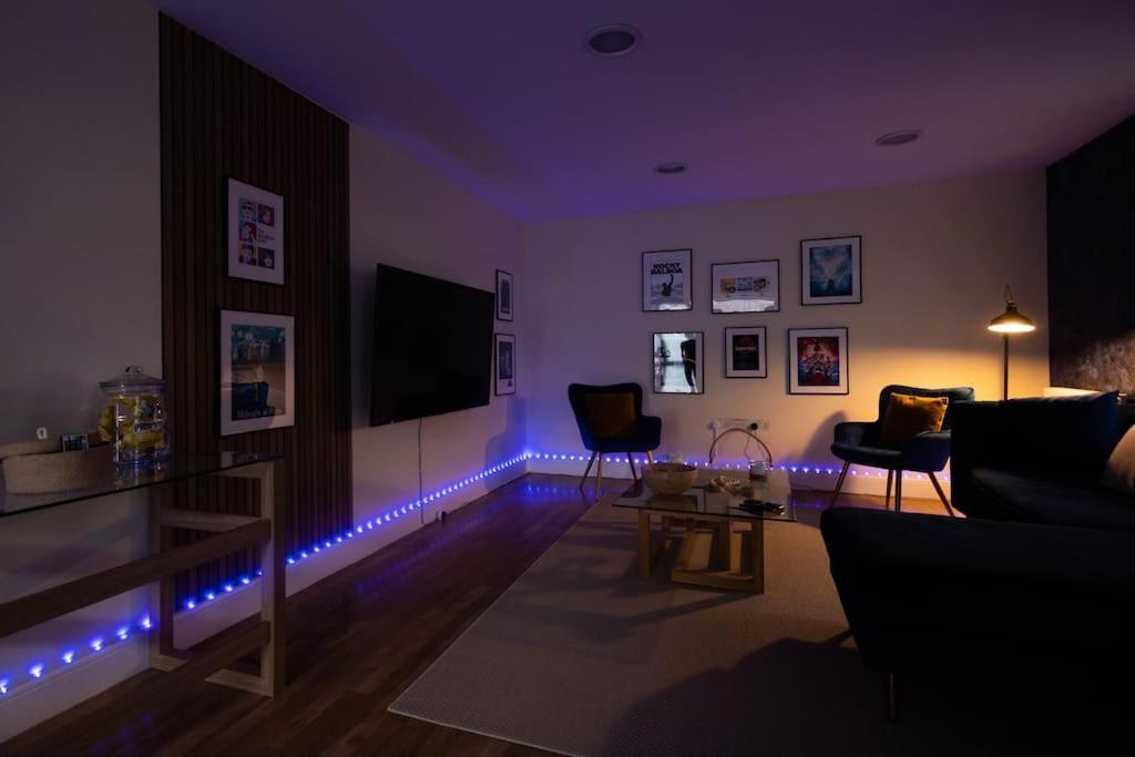 The Wellness Lodge- Gym, Table Tennis, Cinema, Parking And More! Bath Ngoại thất bức ảnh