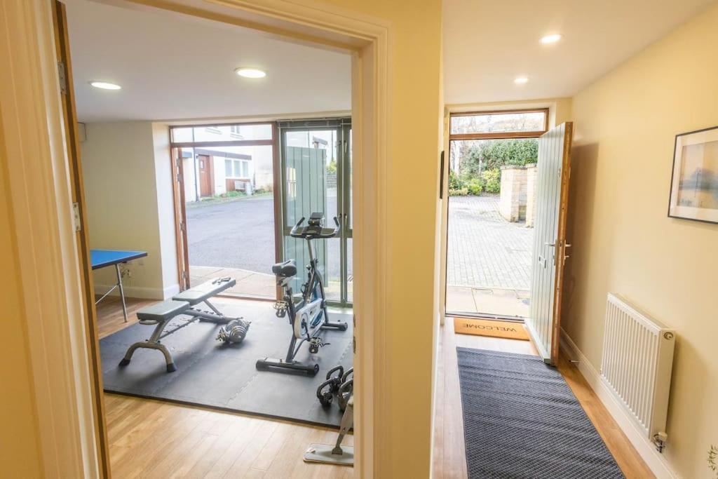 The Wellness Lodge- Gym, Table Tennis, Cinema, Parking And More! Bath Ngoại thất bức ảnh