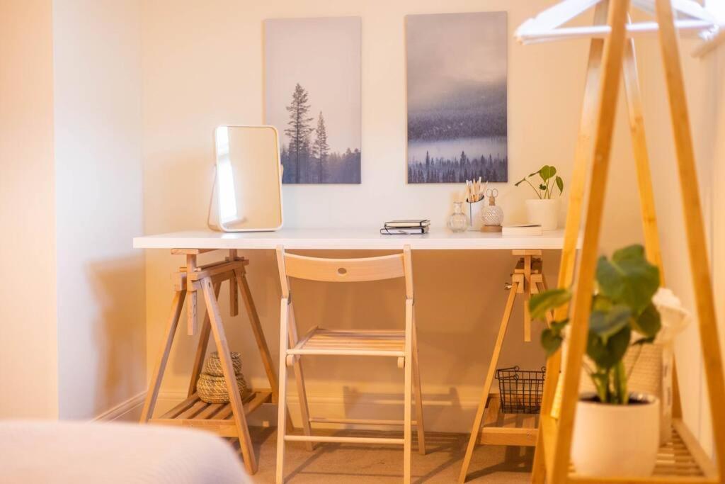 The Wellness Lodge- Gym, Table Tennis, Cinema, Parking And More! Bath Ngoại thất bức ảnh