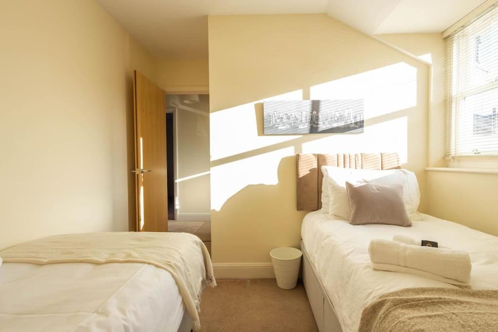 The Wellness Lodge- Gym, Table Tennis, Cinema, Parking And More! Bath Ngoại thất bức ảnh