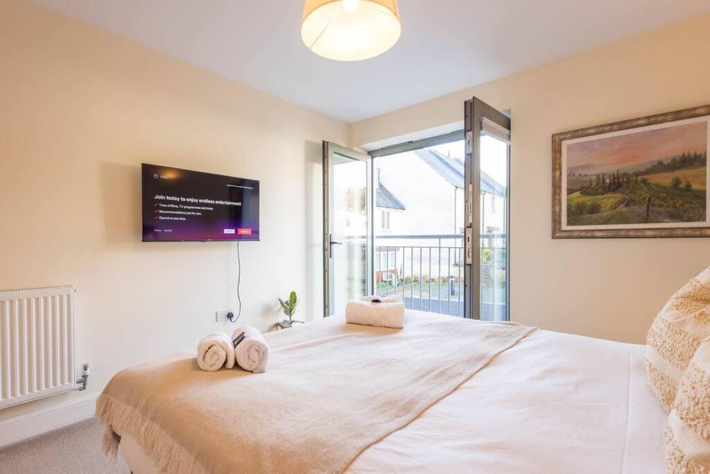 The Wellness Lodge- Gym, Table Tennis, Cinema, Parking And More! Bath Ngoại thất bức ảnh