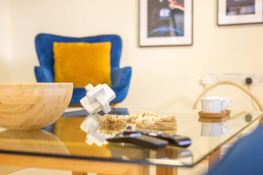 The Wellness Lodge- Gym, Table Tennis, Cinema, Parking And More! Bath Ngoại thất bức ảnh