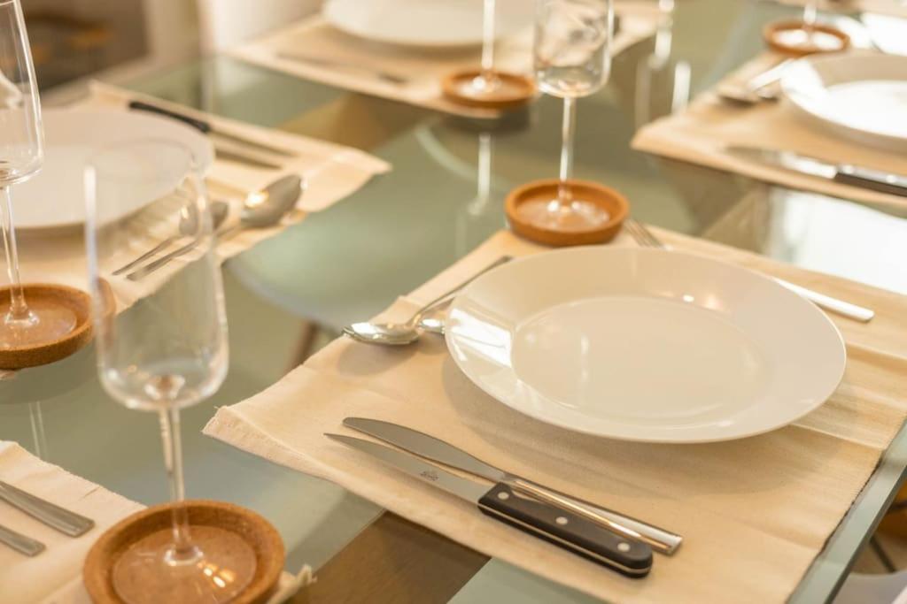 The Wellness Lodge- Gym, Table Tennis, Cinema, Parking And More! Bath Ngoại thất bức ảnh