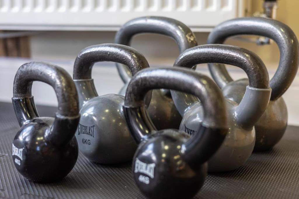 The Wellness Lodge- Gym, Table Tennis, Cinema, Parking And More! Bath Ngoại thất bức ảnh