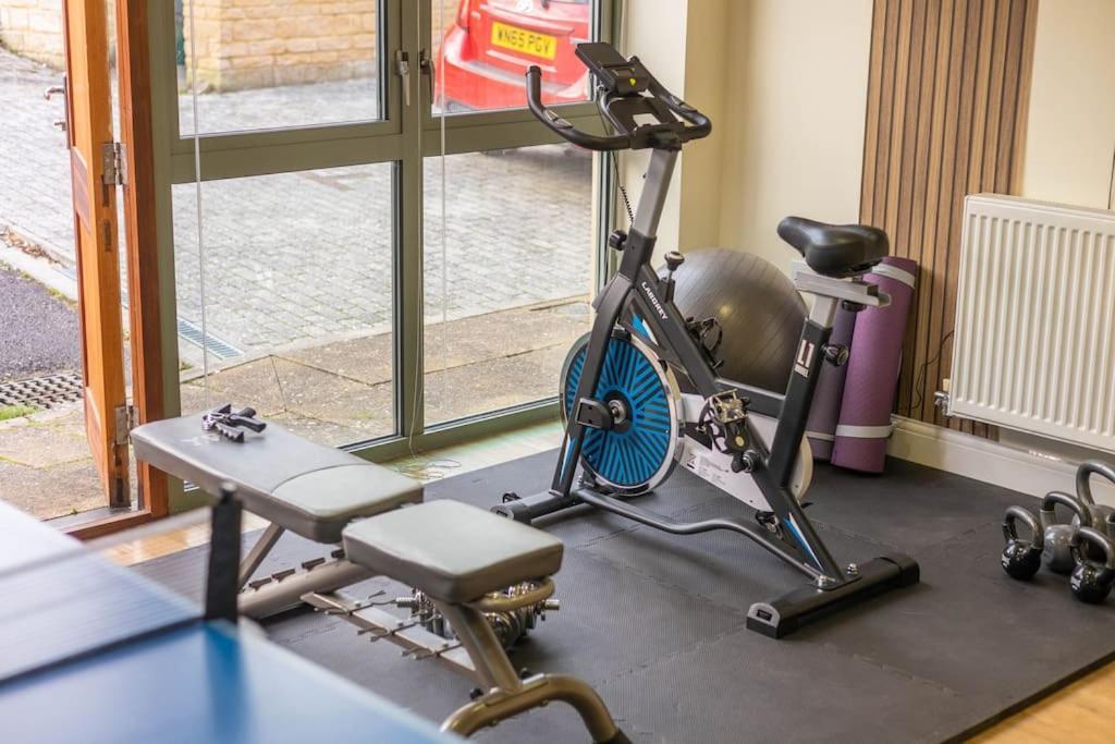 The Wellness Lodge- Gym, Table Tennis, Cinema, Parking And More! Bath Ngoại thất bức ảnh